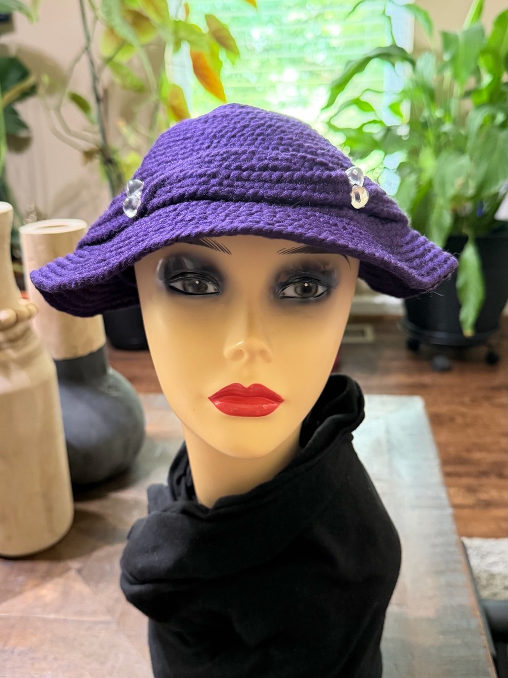 EUC Vintage 1960s Needlepoint by Everitt Purple Crochet Cloche Hat Beaded Accent